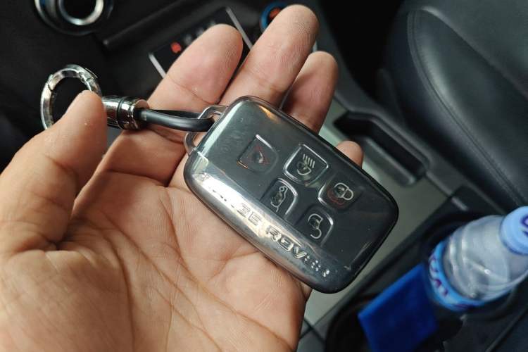 Used Land Rover Discovery 2015 3.0 SC V6 SE Vehicle Key