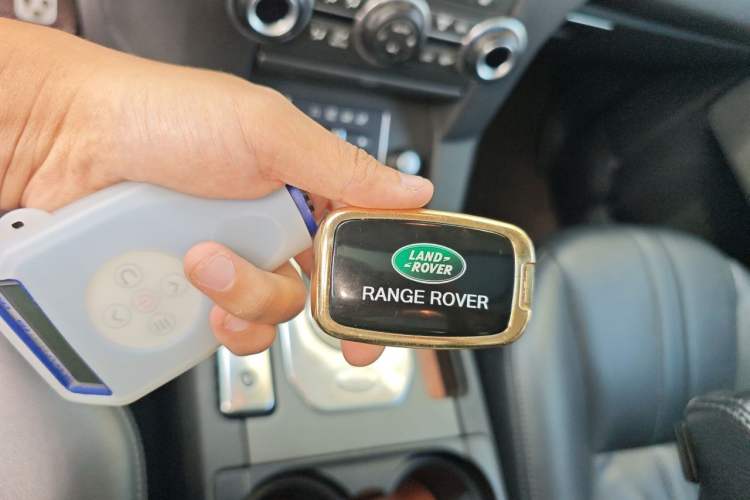 Used Land Rover Discovery 2015 3.0 SC V6 HSE Vehicle Key