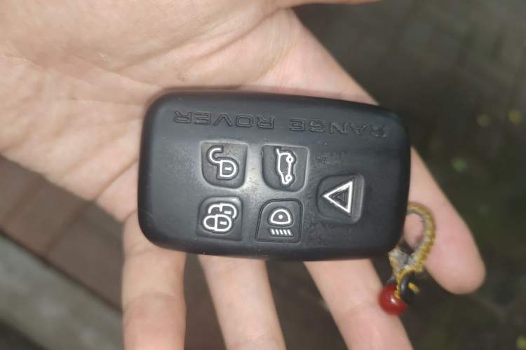 Used Land Rover Discovery 2015 3.0 SDV6 HSE Diesel Version Vehicle Key