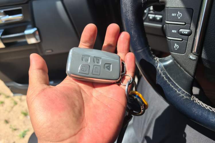 Used Land Rover Discovery 2015 3.0 SC V6 HSE Vehicle Key