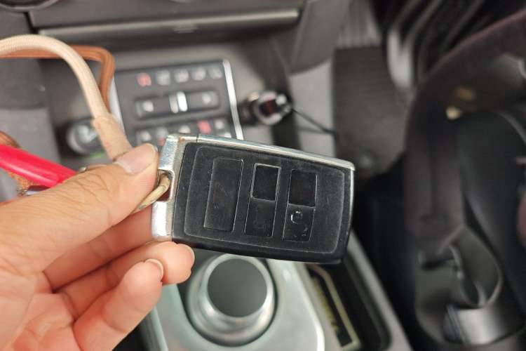 Used Land Rover Discovery 2015 3.0 SDV6 HSE Diesel Version Vehicle Key
