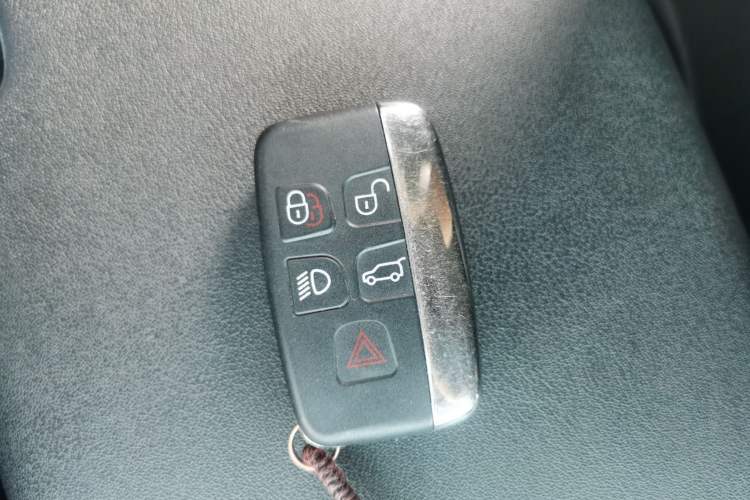 Used Land Rover Discovery 2015 3.0 SC V6 HSE Vehicle Key