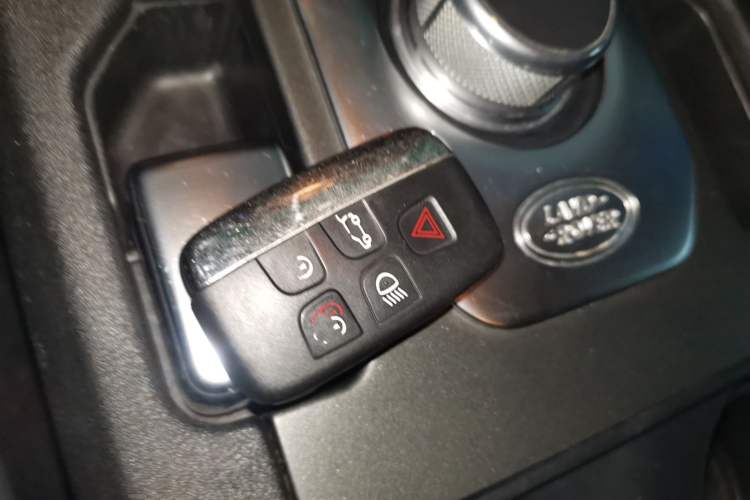 Used Land Rover Discovery 2015 3.0 SC V6 SE Vehicle Key