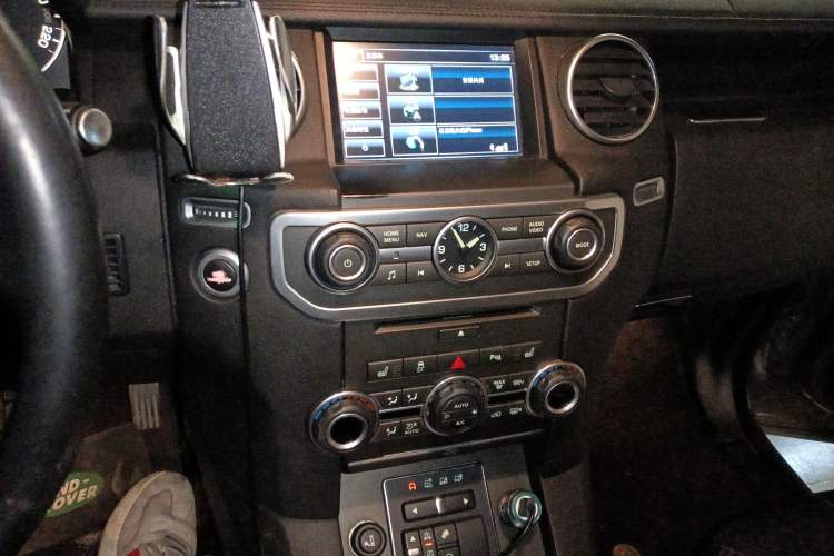 Used Land Rover Discovery 2015 3.0 SC V6 HSE Audio And AC Panel