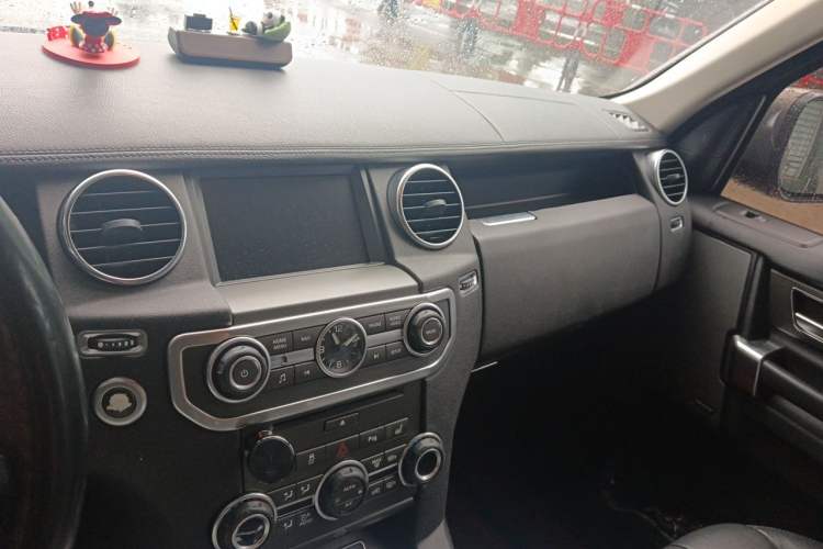 Used Land Rover Discovery 2015 3.0 SC V6 HSE Audio And AC Panel