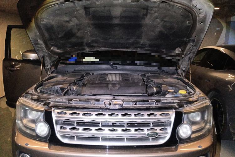 Used Land Rover Discovery 2015 3.0 SC V6 HSE Engine Bay