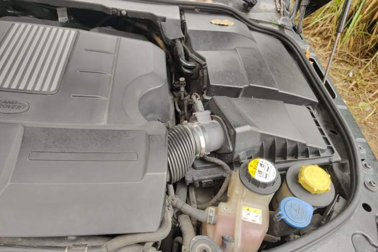 Used Land Rover Discovery 2015 3.0 SC V6 HSE Luxury Engine Bay Left