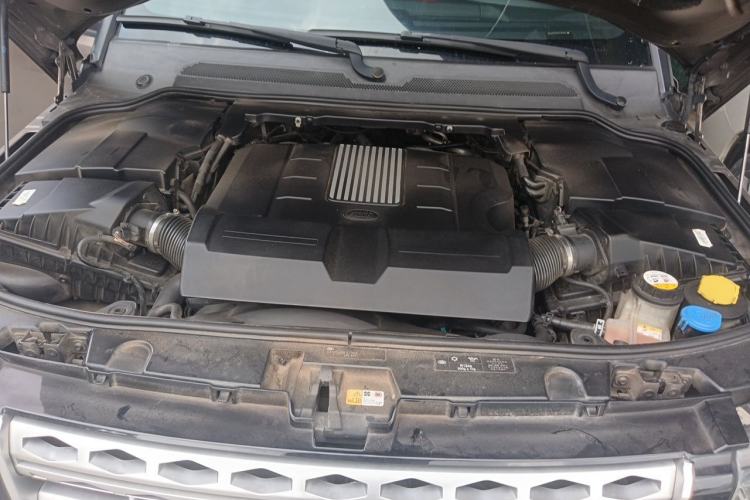 Used Land Rover Discovery 2015 3.0 SC V6 HSE Engine Bay