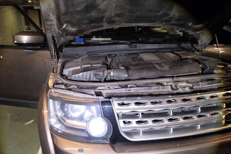 Used Land Rover Discovery 2015 3.0 SC V6 HSE Engine Bay Right
