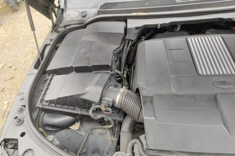 Used Land Rover Discovery 2015 3.0 SC V6 HSE Luxury Engine Bay Right