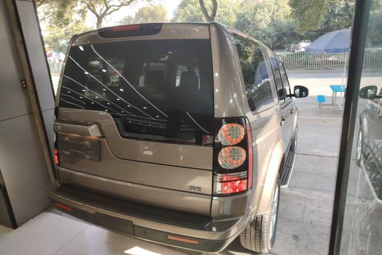 Used Land Rover Discovery 2015 3.0 SC V6 SE Exterior 5