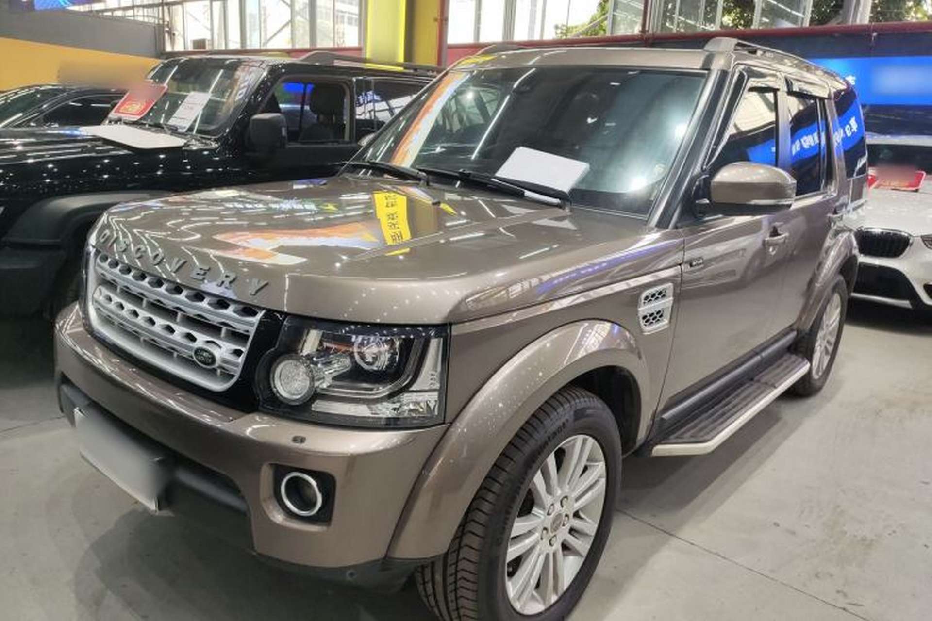 Used Land Rover Discovery 2015 3.0 SC V6 HSE Front Left 45 Deg