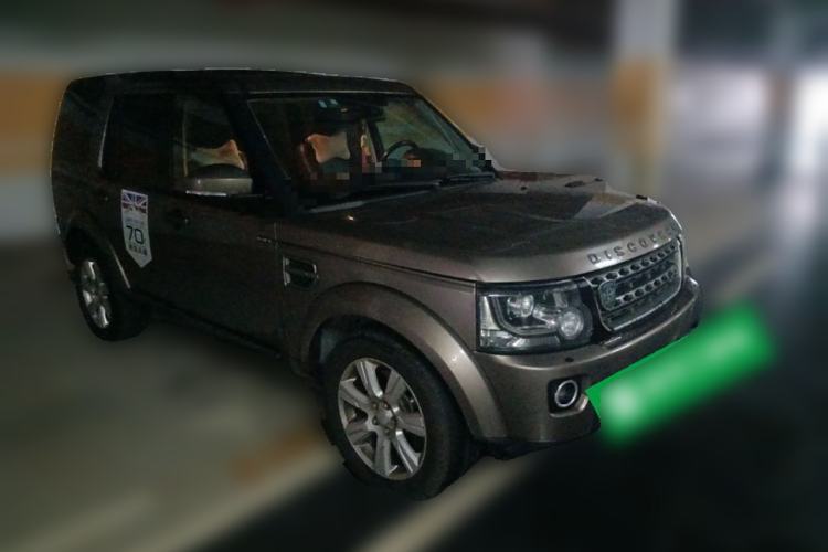 Used Land Rover Discovery 2015 3.0 SC V6 SE Front Right 45 Deg