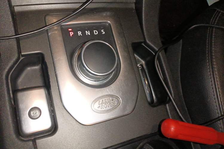 Used Land Rover Discovery 2015 3.0 SC V6 HSE Gear Lever