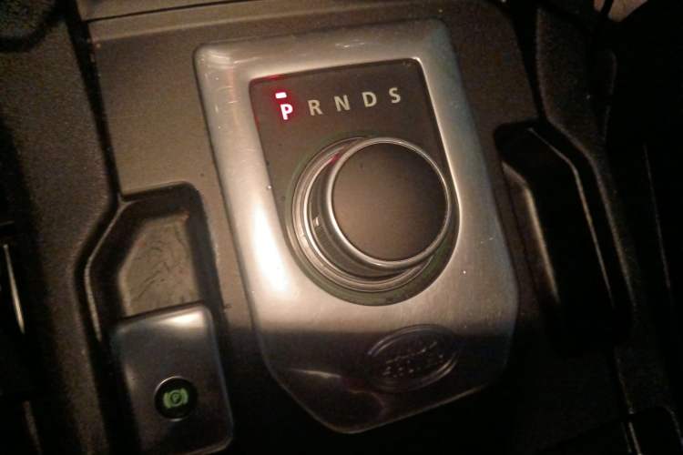 Used Land Rover Discovery 2015 3.0 SC V6 SE Gear Lever