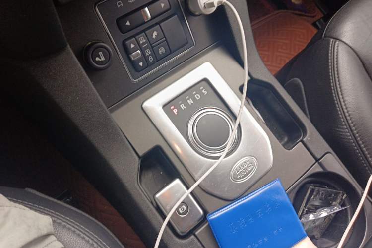 Used Land Rover Discovery 2015 3.0 SC V6 HSE Gear Lever