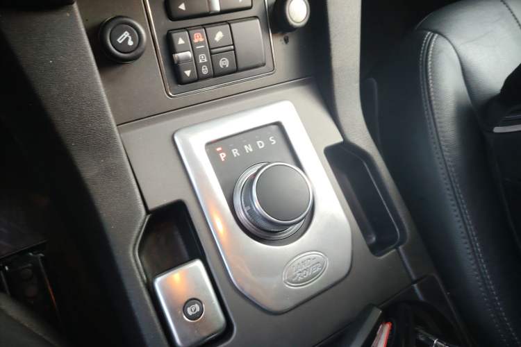 Used Land Rover Discovery 2015 3.0 SC V6 SE Gear Lever