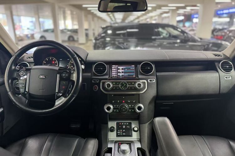 Used Land Rover Discovery 2015 3.0 SC V6 HSE Interior 1