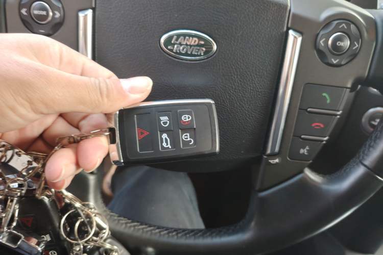 Used Land Rover Discovery 2015 3.0 SC V6 SE Interior 1