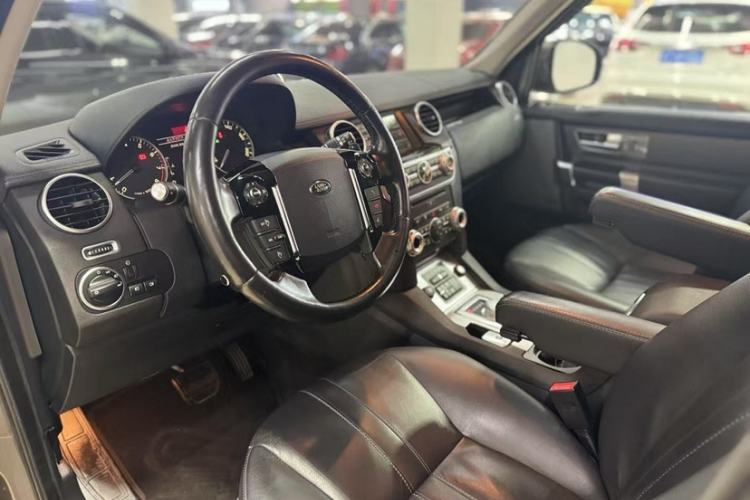 Used Land Rover Discovery 2015 3.0 SC V6 HSE Interior 2