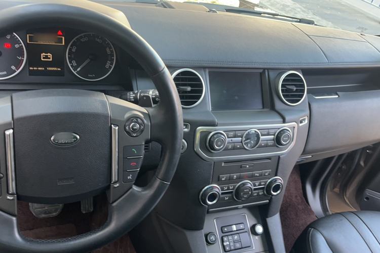 Used Land Rover Discovery 2015 3.0 SC V6 SE Interior 3
