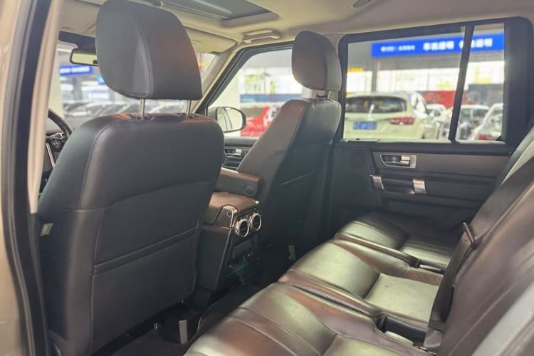 Used Land Rover Discovery 2015 3.0 SC V6 HSE Interior 3
