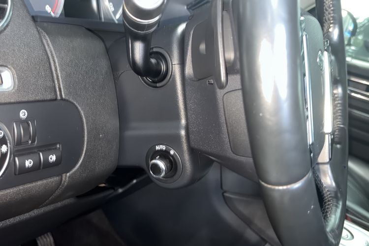 Used Land Rover Discovery 2015 3.0 SC V6 HSE Interior 4