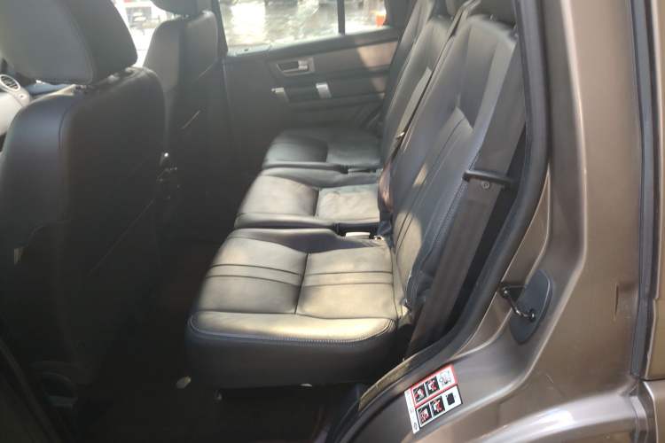 Used Land Rover Discovery 2015 3.0 SC V6 SE Interior 4