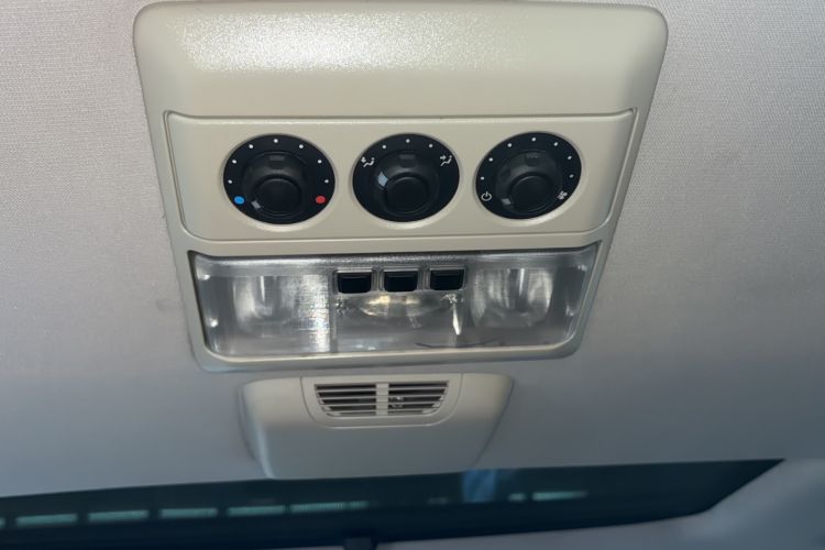 Used Land Rover Discovery 2015 3.0 SC V6 HSE Interior 5
