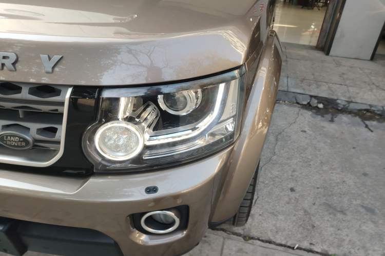 Used Land Rover Discovery 2015 3.0 SC V6 SE Left Front Headlight