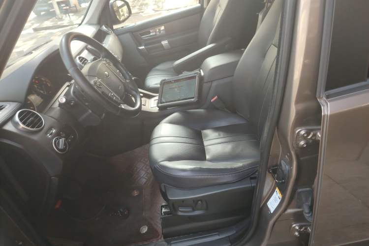 Used Land Rover Discovery 2015 3.0 SC V6 SE Left Front Seat