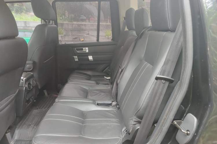 Used Land Rover Discovery 2015 3.0 SC V6 HSE Luxury Left Rear Seat