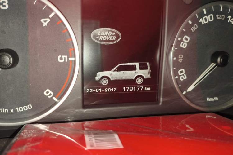 Used Land Rover Discovery 2015 3.0 SDV6 HSE Diesel Version Odometer Close Up