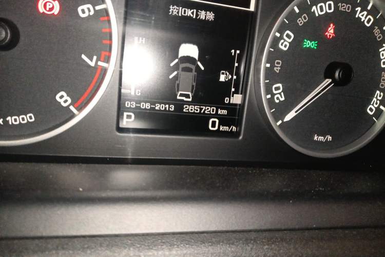 Used Land Rover Discovery 2015 3.0 SC V6 HSE Odometer Close Up