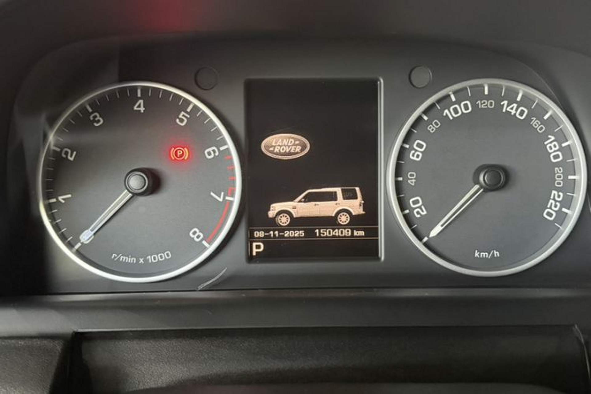 Used Land Rover Discovery 2015 3.0 SC V6 HSE Odometer Close Up