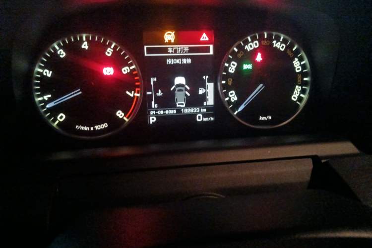 Used Land Rover Discovery 2015 3.0 SC V6 SE Odometer Close Up