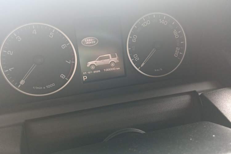 Used Land Rover Discovery 2015 3.0 SC V6 HSE Odometer Close Up