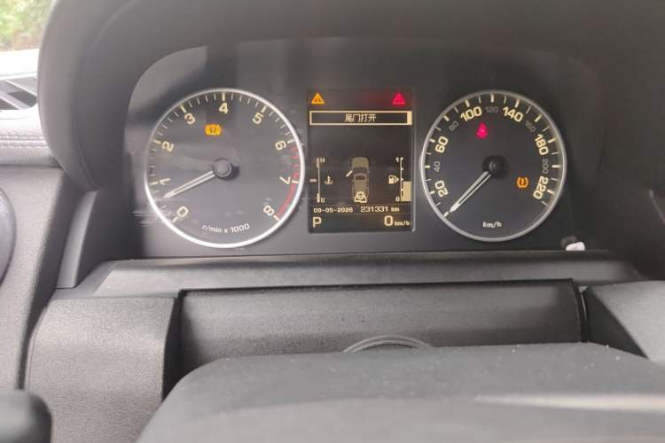 Used Land Rover Discovery 2015 3.0 SC V6 HSE Luxury Odometer Close Up