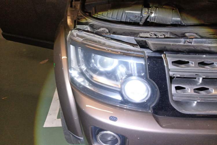 Used Land Rover Discovery 2015 3.0 SC V6 HSE Right Front Headlight