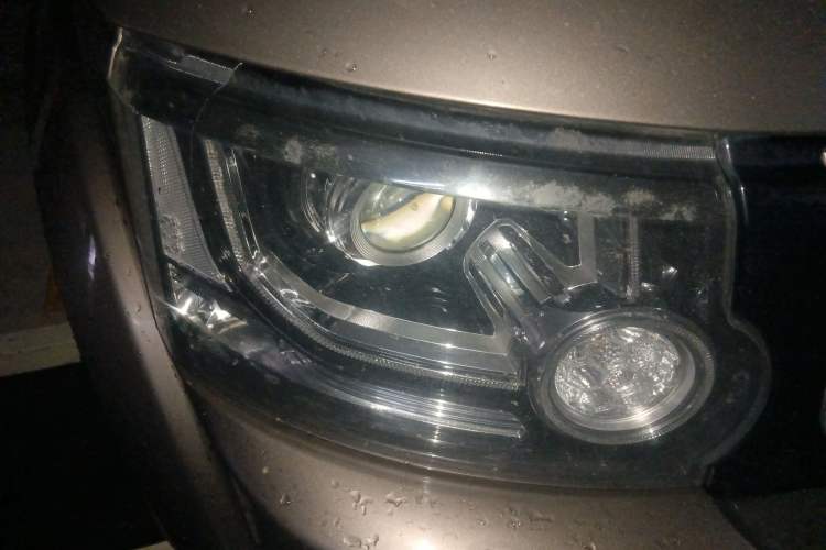 Used Land Rover Discovery 2015 3.0 SC V6 SE Right Front Headlight
