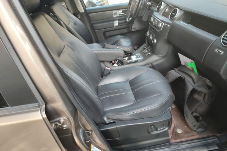 Used Land Rover Discovery 2015 3.0 SC V6 SE Right Front Seat