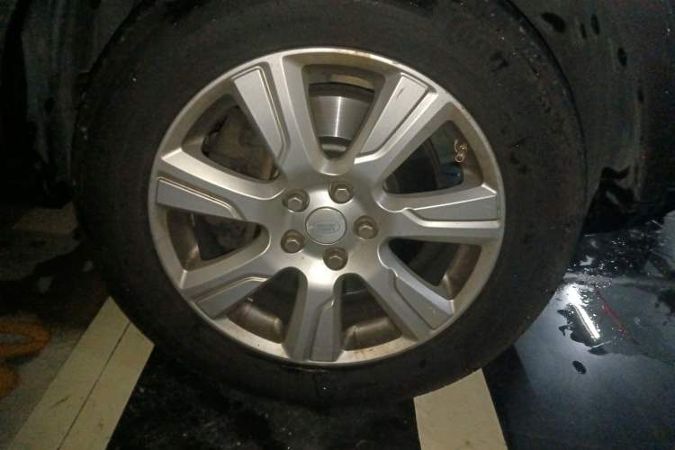 Used Land Rover Discovery 2015 3.0 SC V6 SE Right Front Wheel Hub