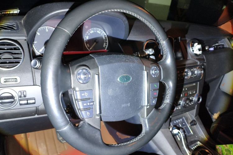 Used Land Rover Discovery 2015 3.0 SDV6 HSE Diesel Version Steering Wheel