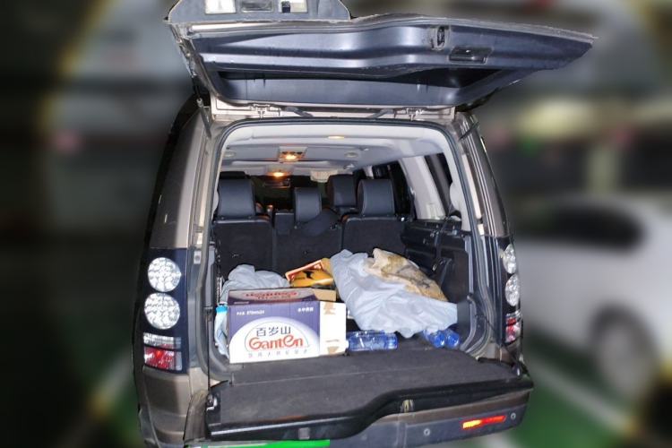 Used Land Rover Discovery 2015 3.0 SDV6 HSE Diesel Version Trunk