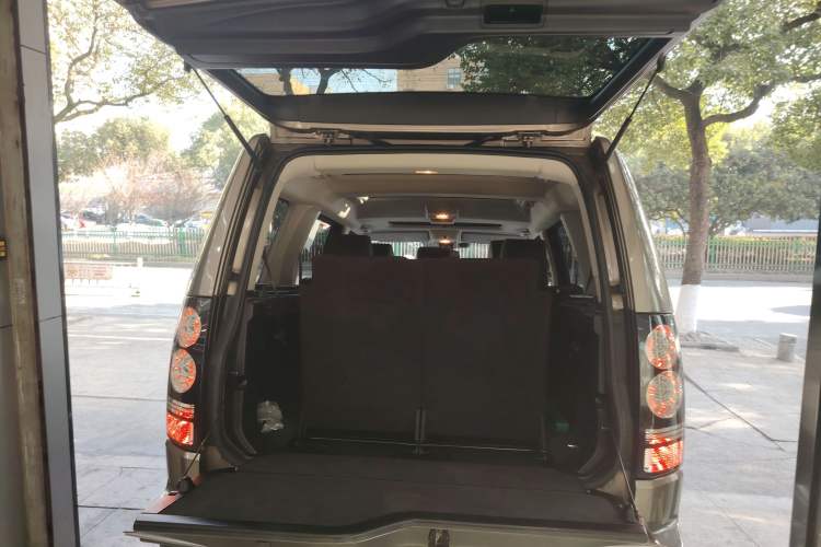 Used Land Rover Discovery 2015 3.0 SC V6 SE Trunk