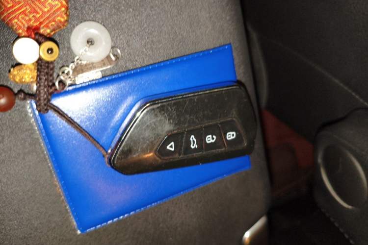 Used Land Rover Discovery 2015 3.0 SDV6 HSE Diesel Version Vehicle Key