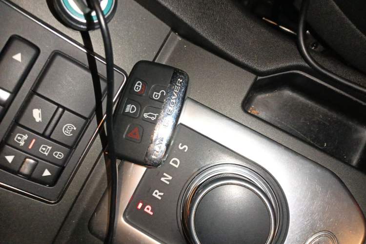 Used Land Rover Discovery 2015 3.0 SC V6 HSE Vehicle Key