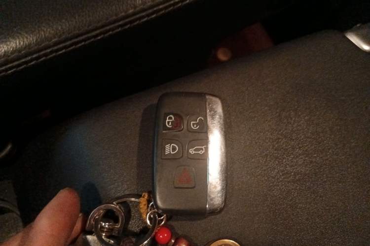 Used Land Rover Discovery 2015 3.0 SC V6 SE Vehicle Key