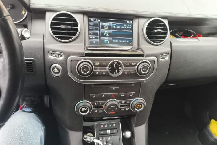 Used Land Rover Discovery 2015 3.0 SC V6 HSE Audio And AC Panel