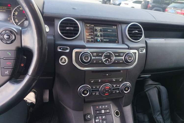 Used Land Rover Discovery 2015 3.0 SC V6 HSE Audio And AC Panel